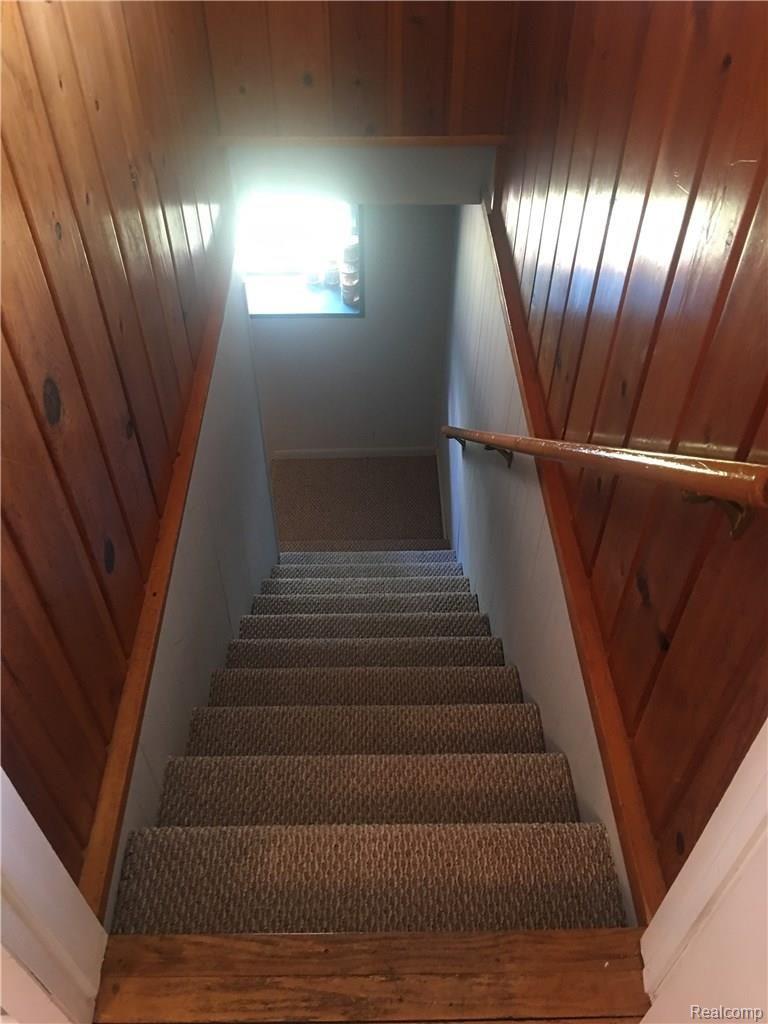 9344 White Lake Road Fenton, MI 48430 - Photo 21 of 34 23 - Stairs.JPG
