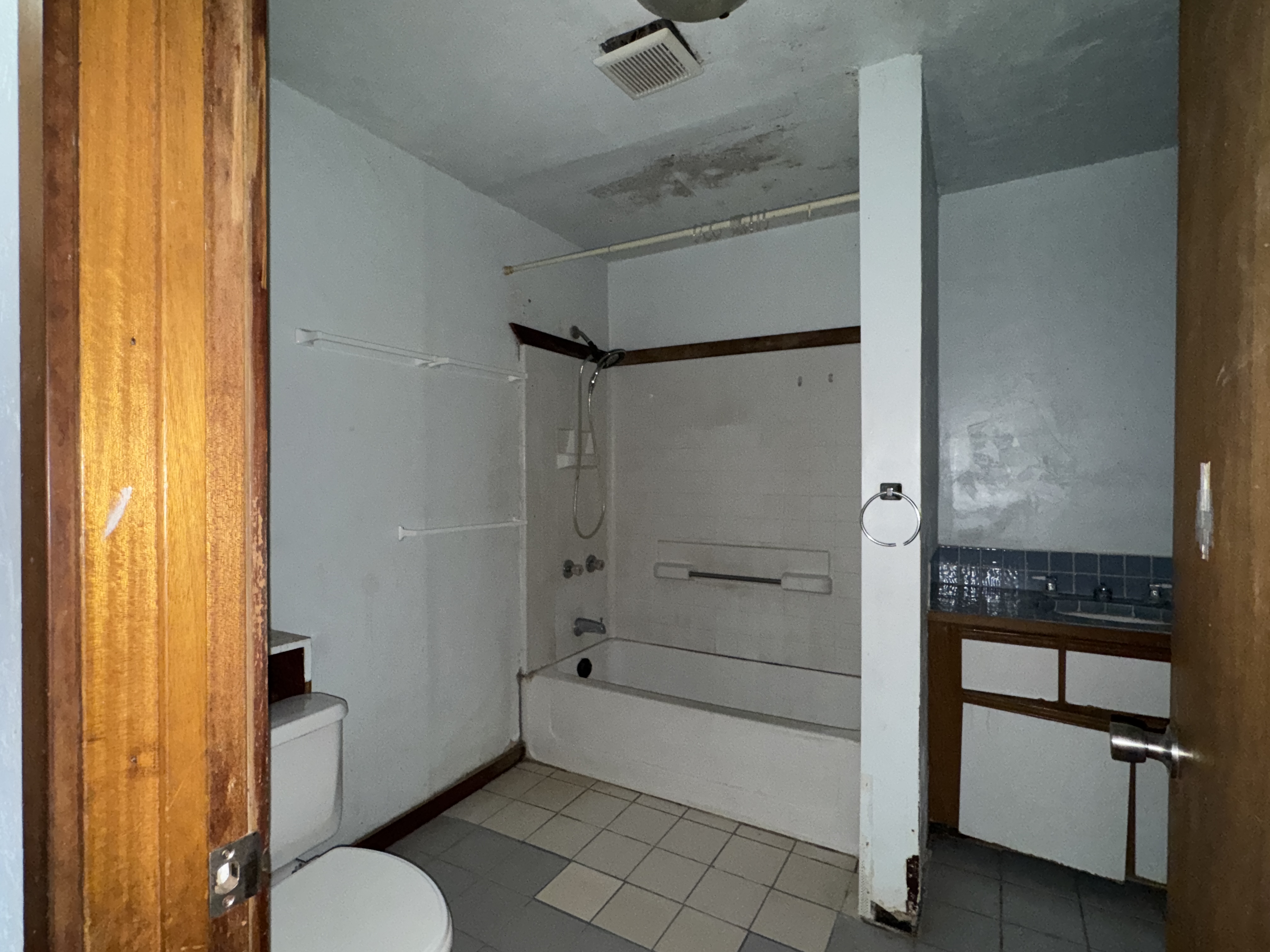 84-5040 Hawaiʻi Belt Road Captain Cook, HI 96704 - Photo 14 of 30 a bathroom with a shower and toilet