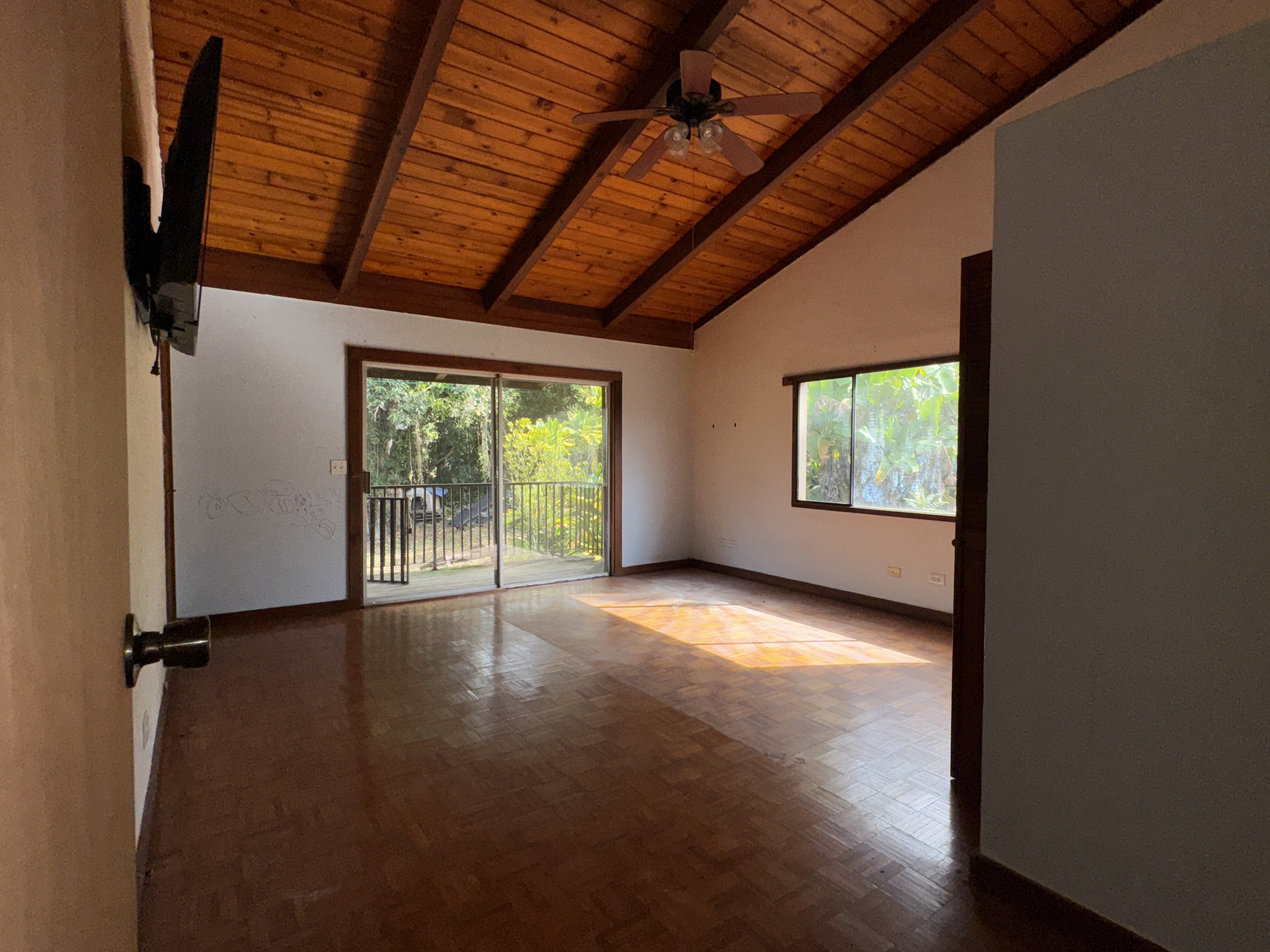 84-5040 Hawaiʻi Belt Road Captain Cook, HI 96704 - Photo 19 of 30 an empty room with windows