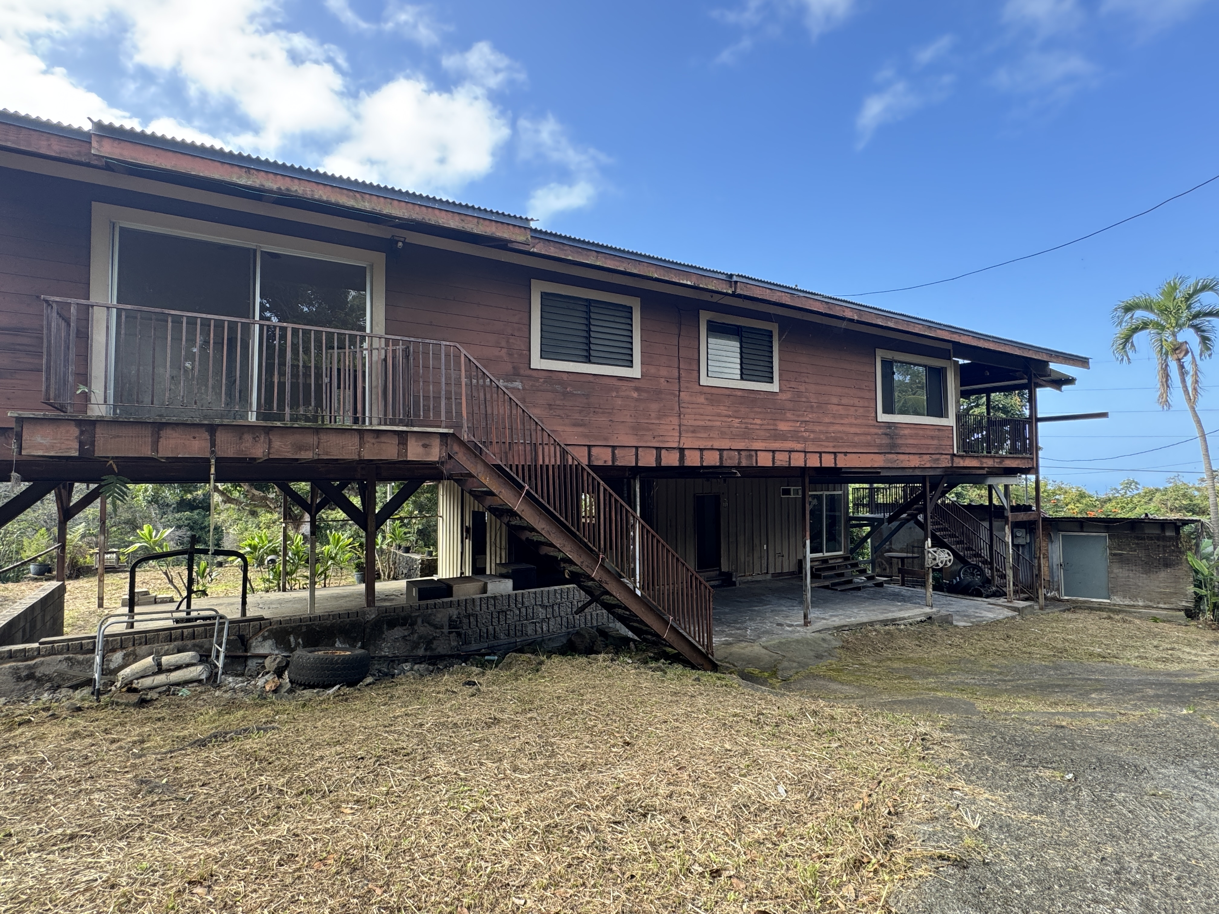 84-5040 Hawaiʻi Belt Road Captain Cook, HI 96704 - Photo 2 of 30 a house with a yard