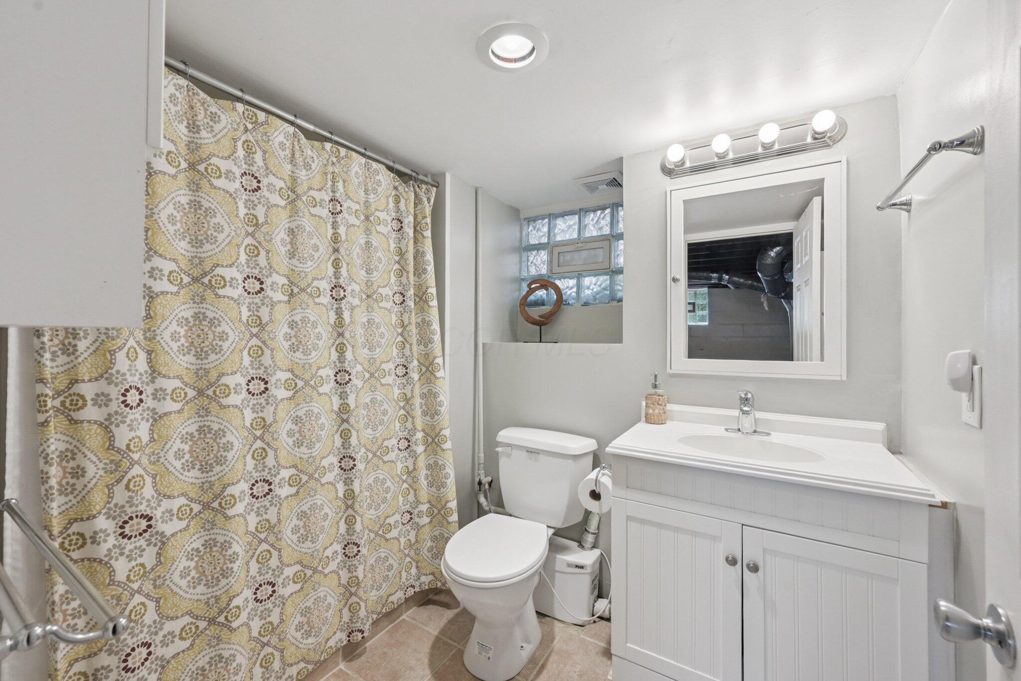 326 East Kelso Road Columbus, OH 43202 - Photo 18 of 31 Lower level full bath