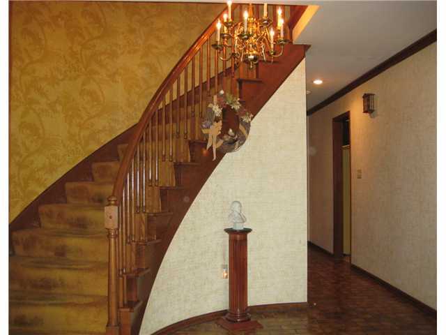 622 Indian Mound Road Columbus, OH 43213 - Photo 2 of 18 Gallery Image 2