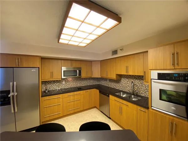 $3,900 | 3500 Mystic Pointe Drive, Unit 2607, Aventura, FL 33180