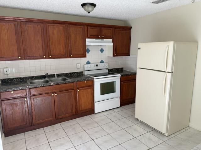 4935 Gulfstream Road Lake Worth, FL 33461 - Photo 4 of 12 IMG_6520