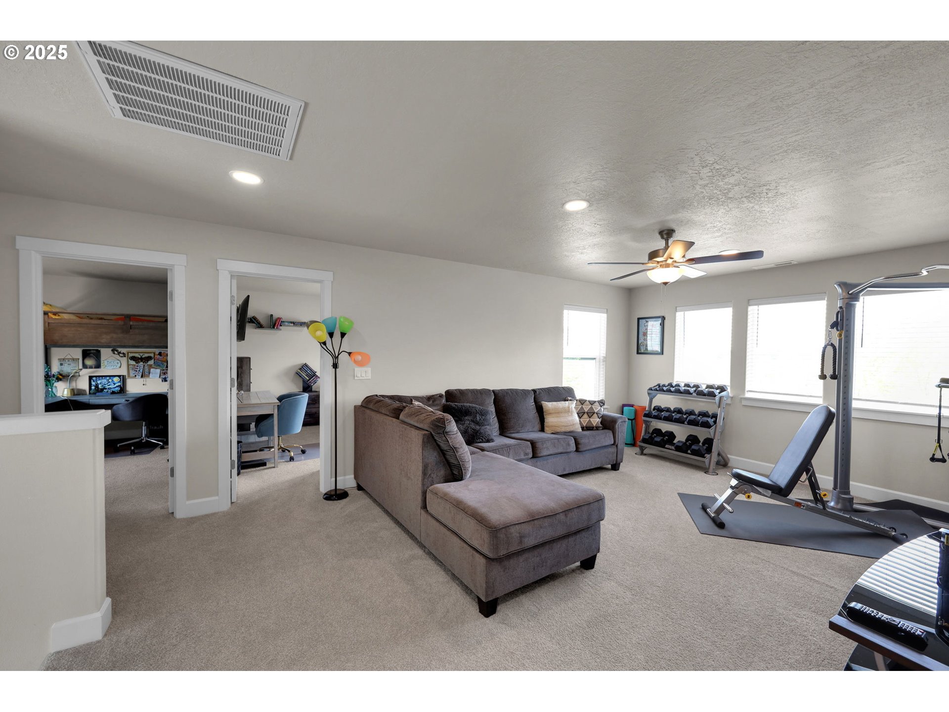 580 South 10th Street Monroe, OR 97456 - Photo 25 of 45 a living room with furniture