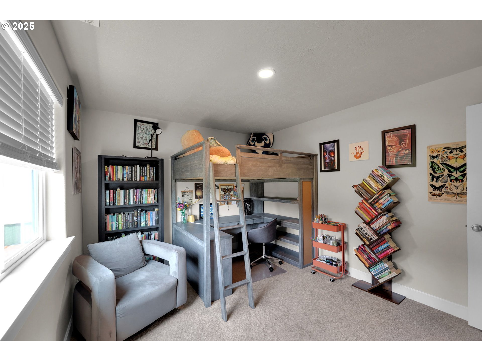 580 South 10th Street Monroe, OR 97456 - Photo 27 of 45 a living room with furniture and a book shelf