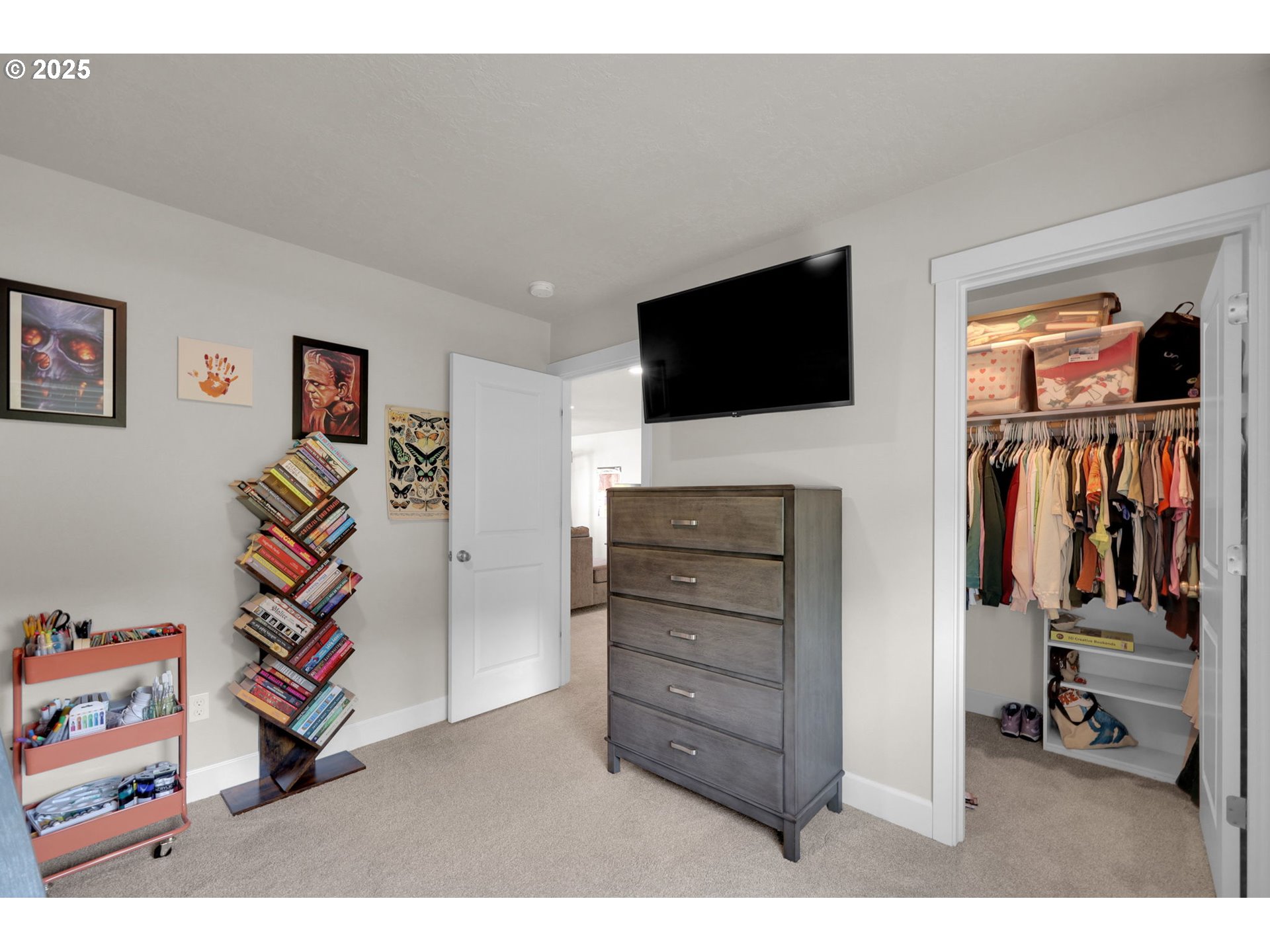 580 South 10th Street Monroe, OR 97456 - Photo 28 of 45 a living room with furniture and a flat screen tv