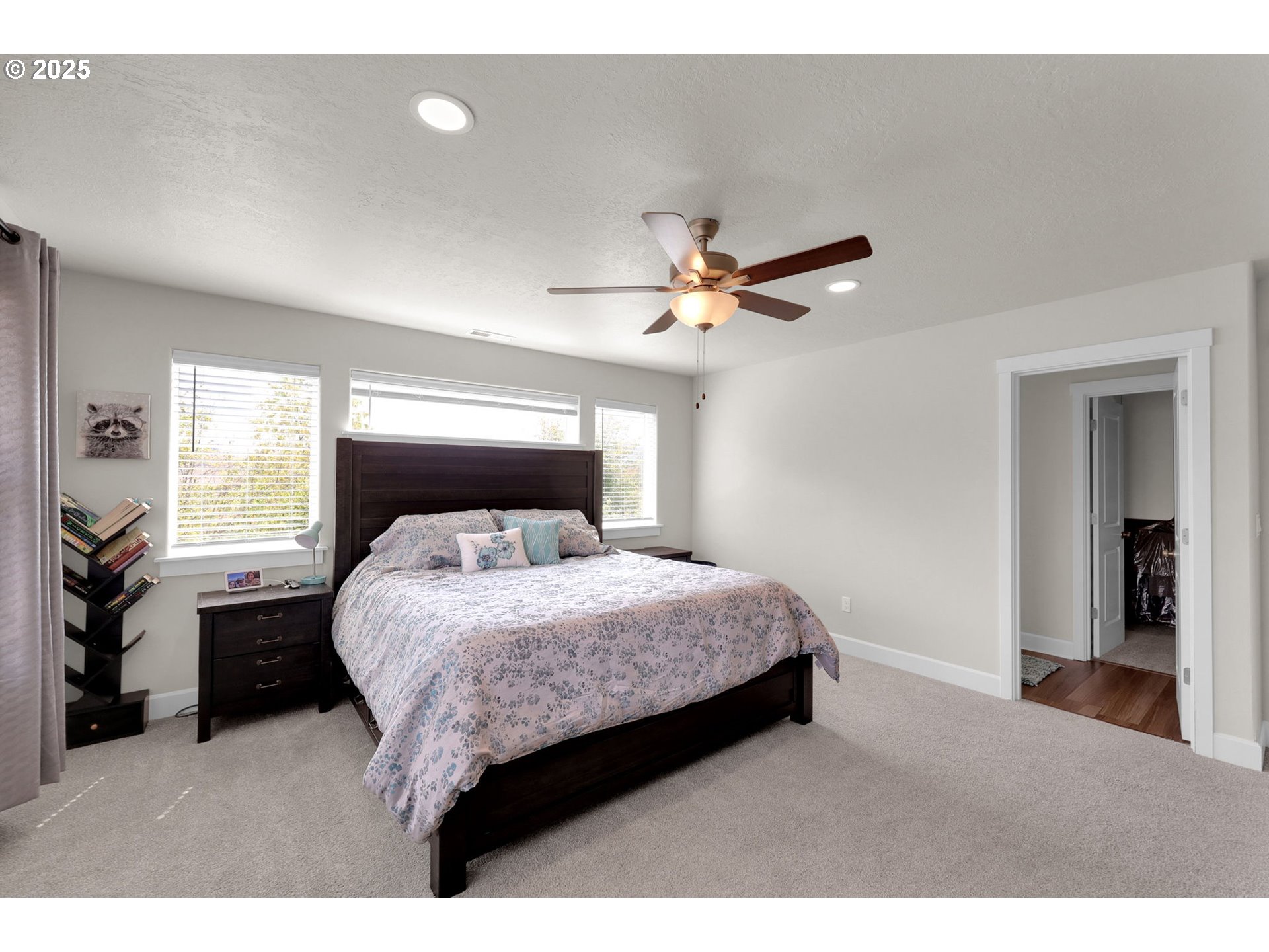 580 South 10th Street Monroe, OR 97456 - Photo 35 of 45 a bedroom with a bed and window
