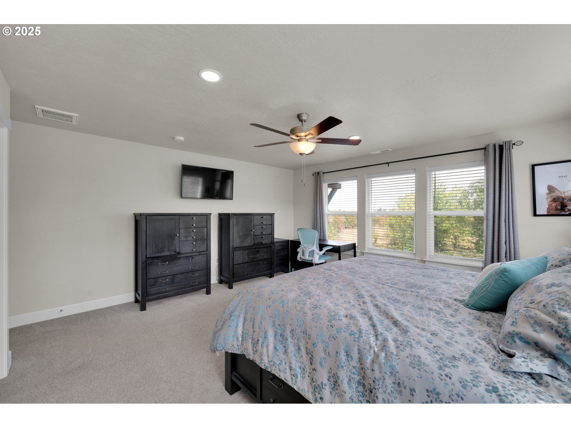 580 South 10th Street Monroe, OR 97456 - Photo 37 of 45 a bed room with a bed and a television