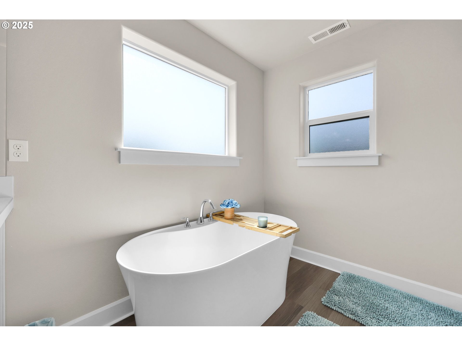 580 South 10th Street Monroe, OR 97456 - Photo 41 of 45 a bathroom with a sink a mirror and a window