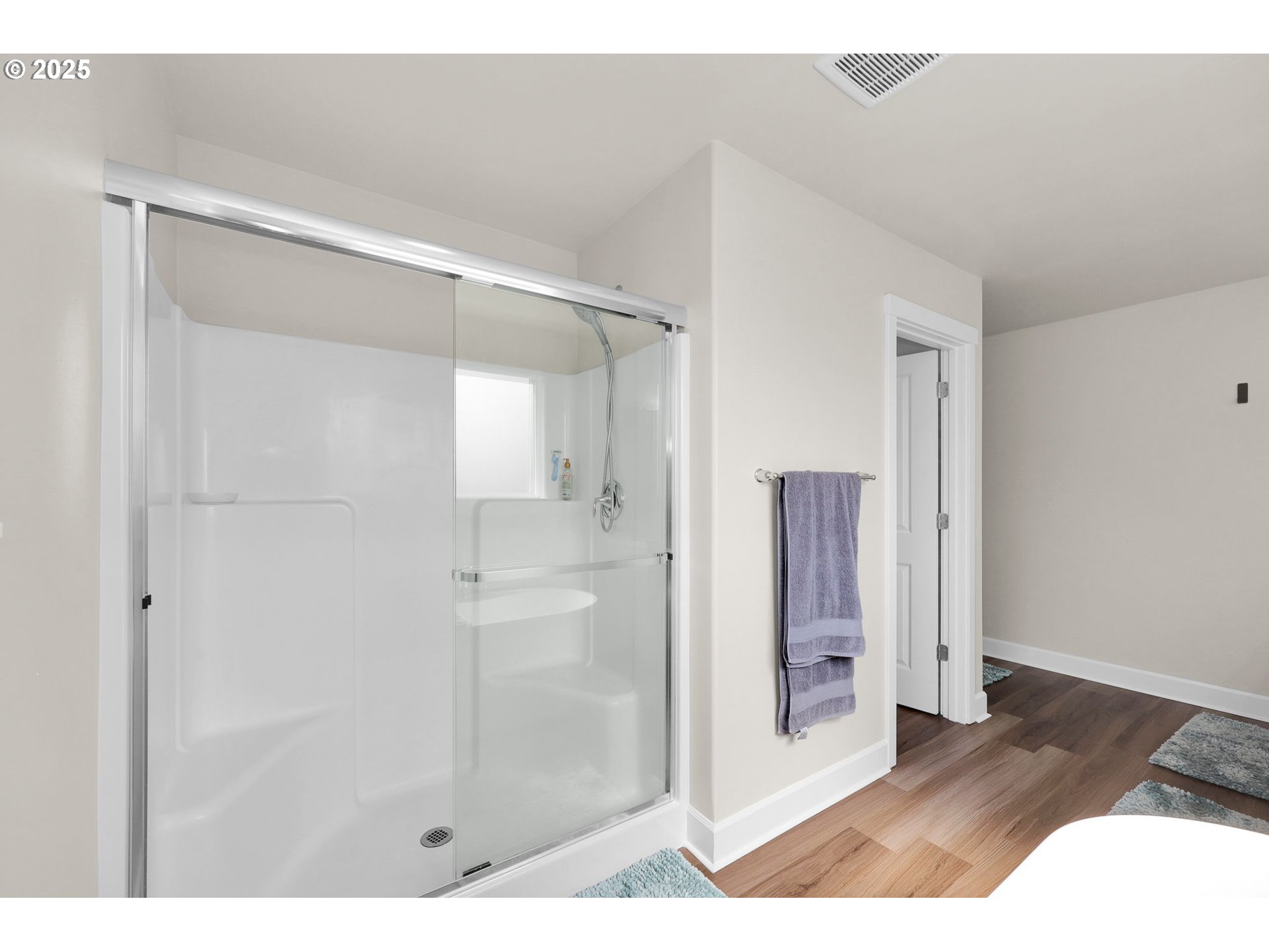 580 South 10th Street Monroe, OR 97456 - Photo 42 of 45 a bathroom with a shower and a sink