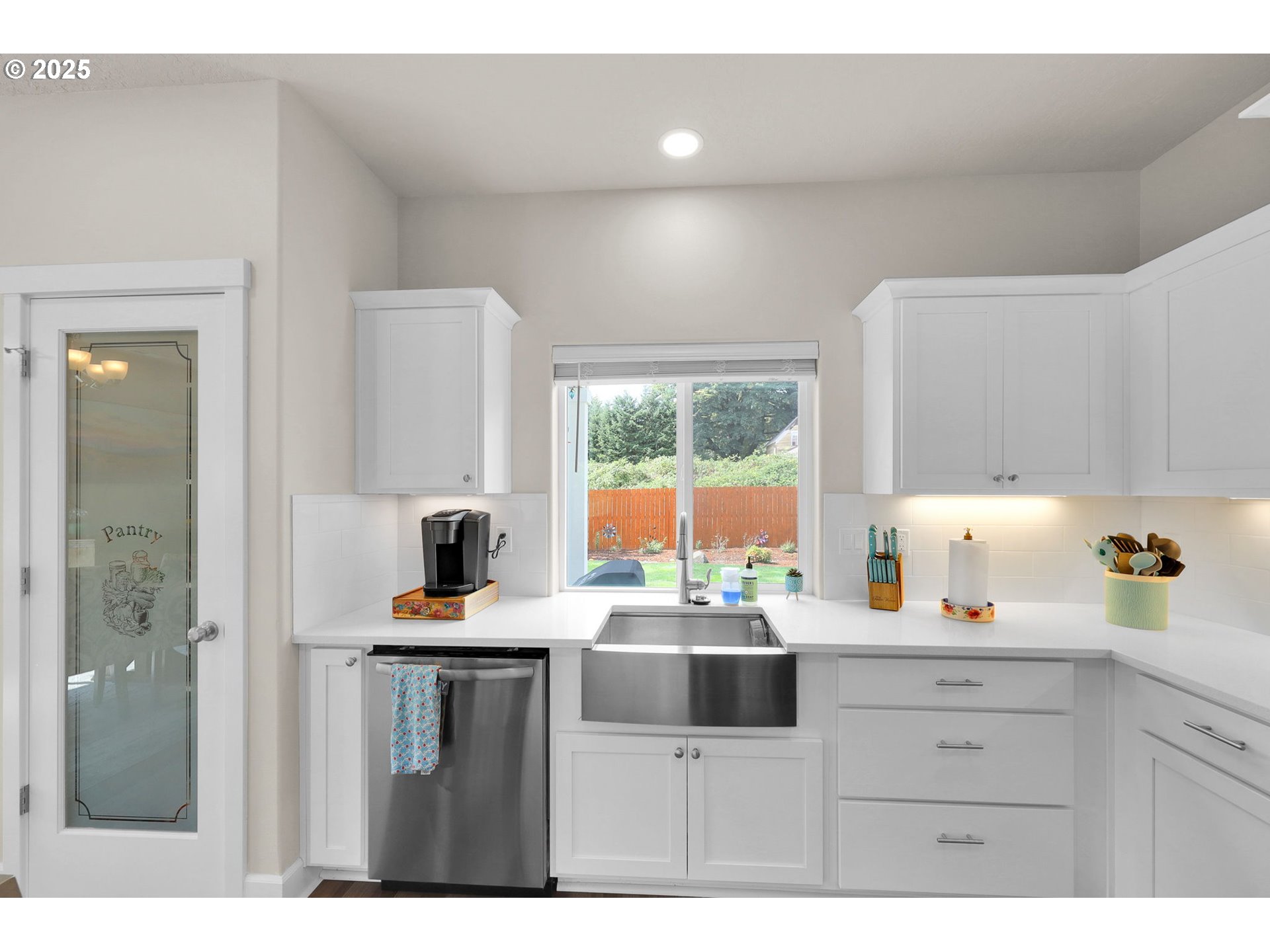 580 South 10th Street Monroe, OR 97456 - Photo 5 of 45 a kitchen with a sink cabinets and window