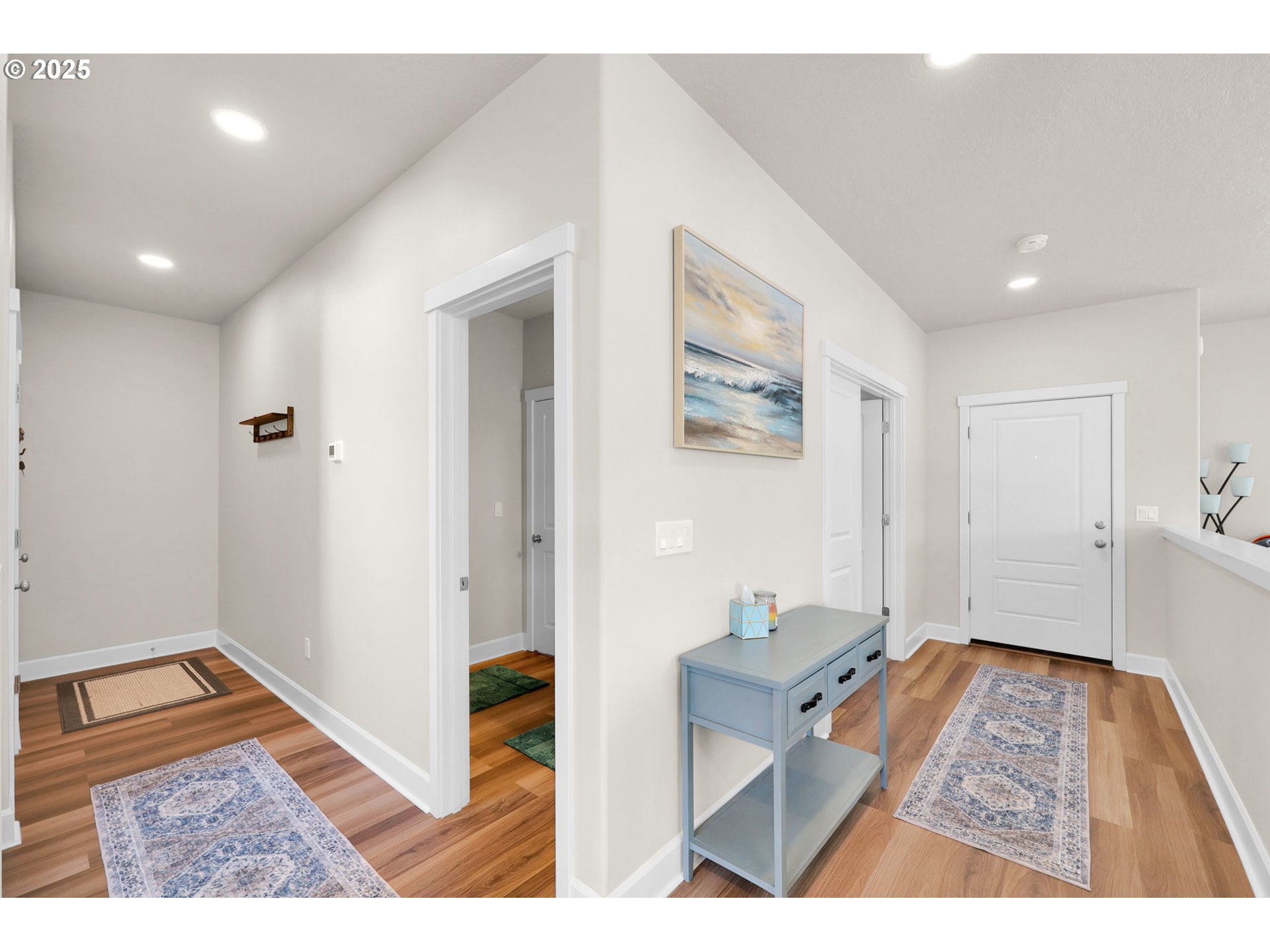 580 South 10th Street Monroe, OR 97456 - Photo 7 of 45 a living room with a rug