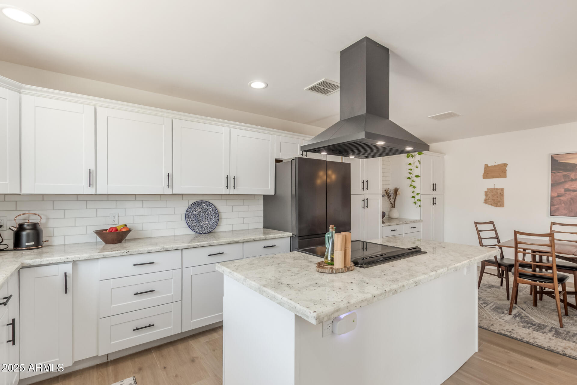 226 East McKinley Street Tempe, AZ 85288 - Photo 10 of 36 a kitchen with appliances a sink and cabinets