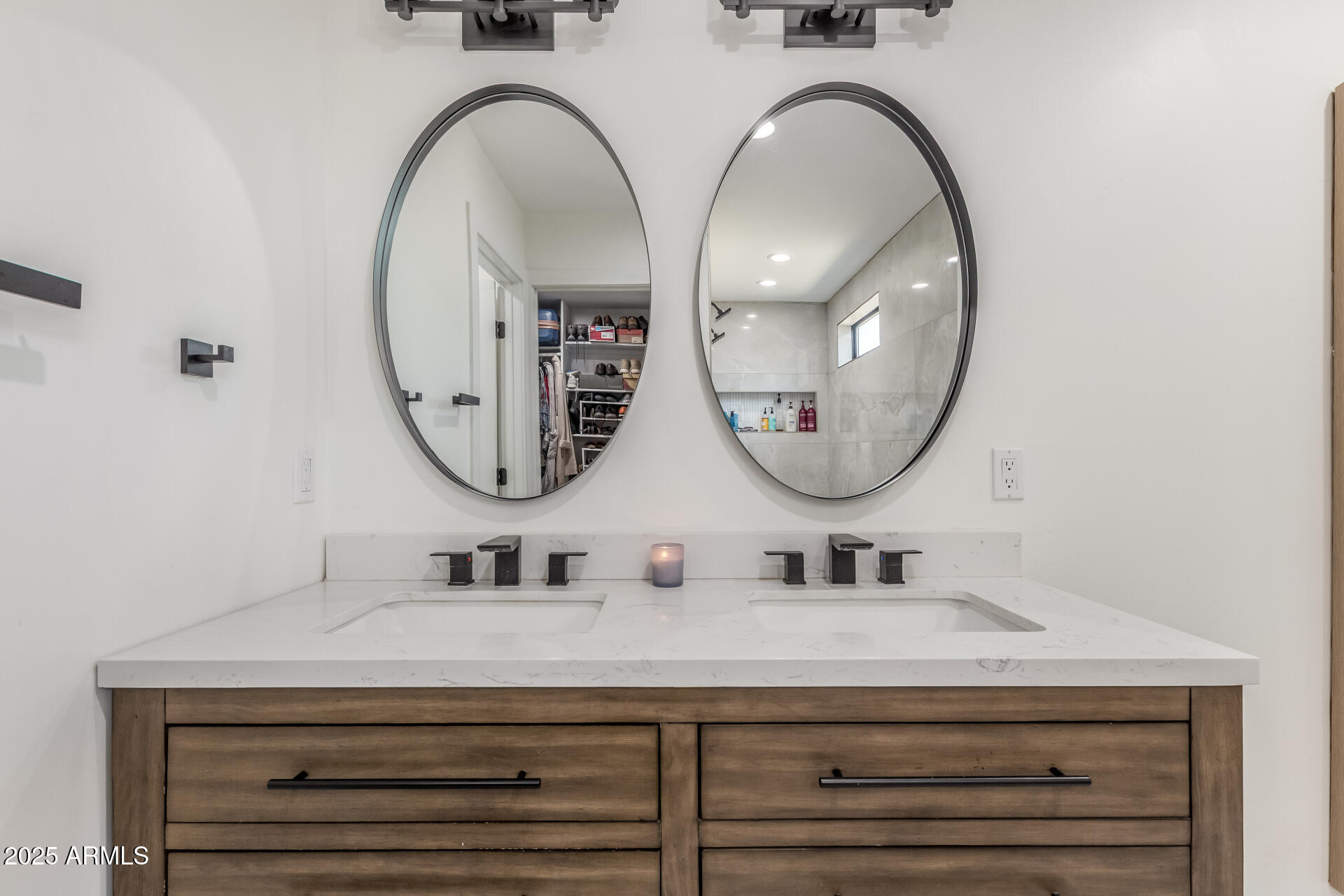 226 East McKinley Street Tempe, AZ 85288 - Photo 16 of 36 a bathroom with mirror and sink