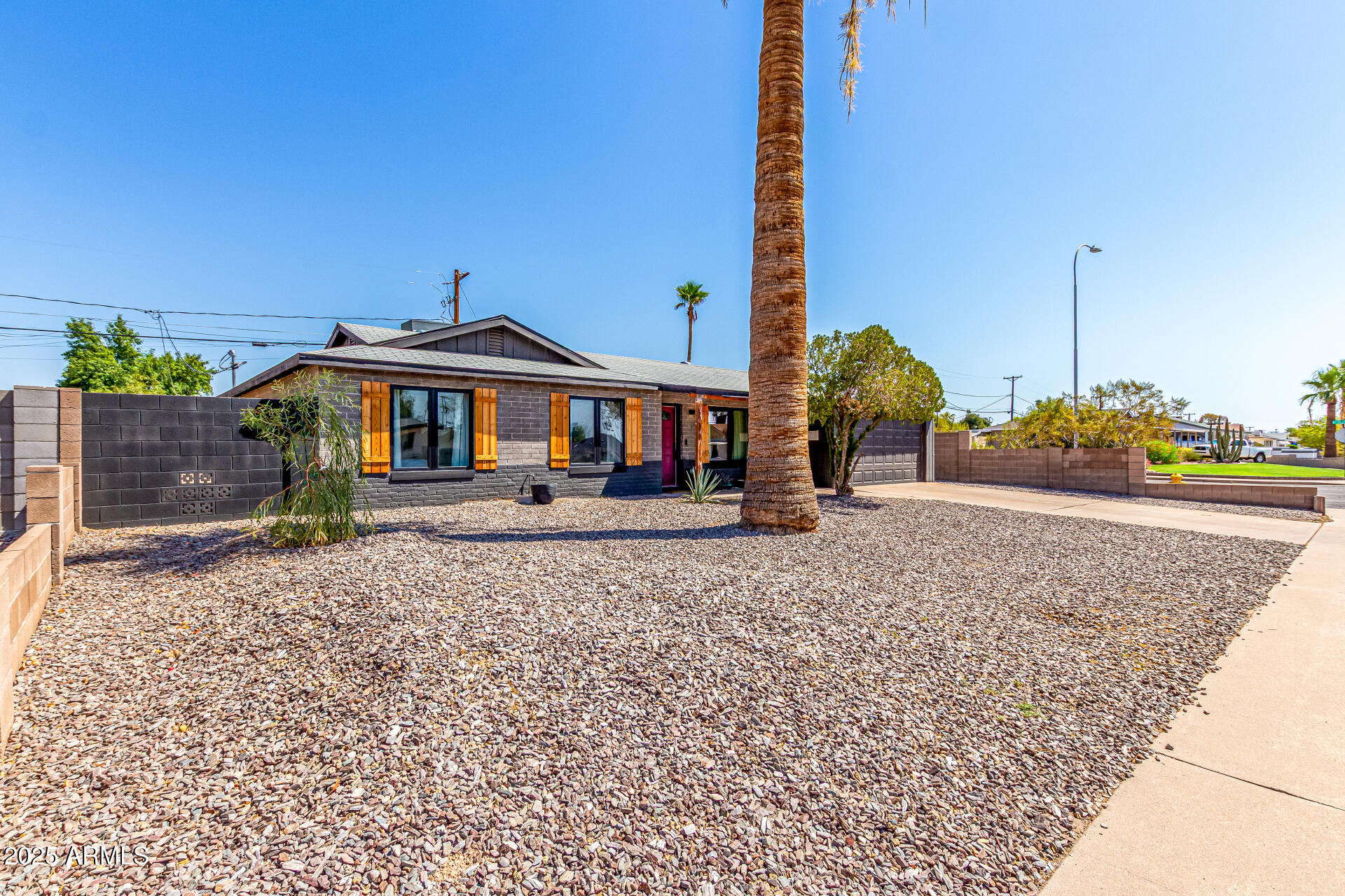 226 East McKinley Street Tempe, AZ 85288 - Photo 2 of 36 a front view of a house with a garden
