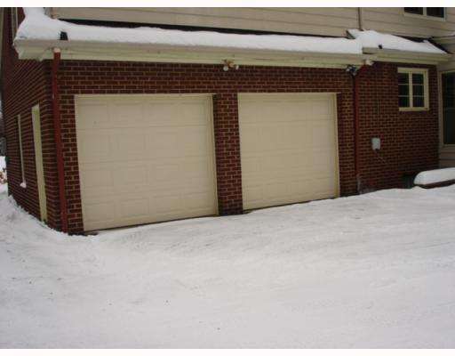 347 Ashton Road Sharon, PA 16146 - Photo 8 of 8 Parking Lot/Garage.