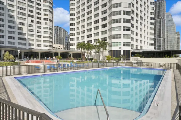 $3,200 | 905 Brickell Bay Drive, Unit 1121, Miami, FL 33131