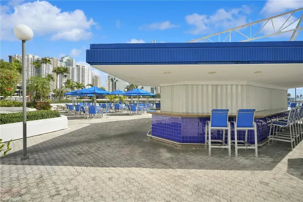 $3,200 | 905 Brickell Bay Drive, Unit 1121, Miami, FL 33131