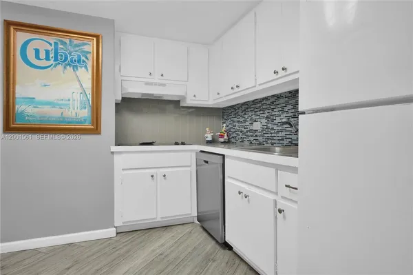$3,200 | 905 Brickell Bay Drive, Unit 1121, Miami, FL 33131