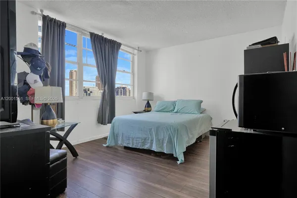 $3,200 | 905 Brickell Bay Drive, Unit 1121, Miami, FL 33131