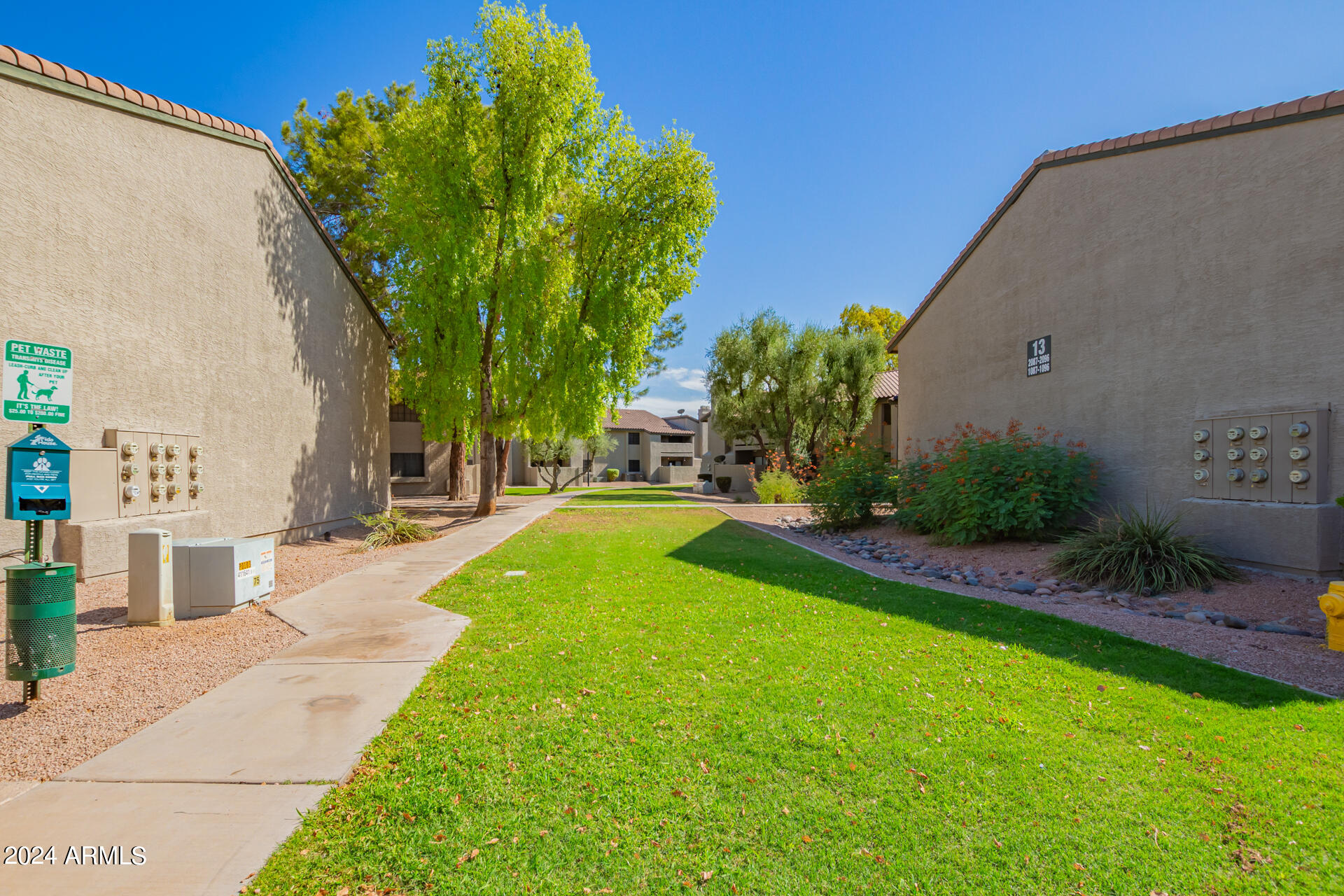 533 West Guadalupe Road, Unit 2046 Mesa, AZ 85210 - Photo 25 of 29 a swimming pool with outdoor seating and yard