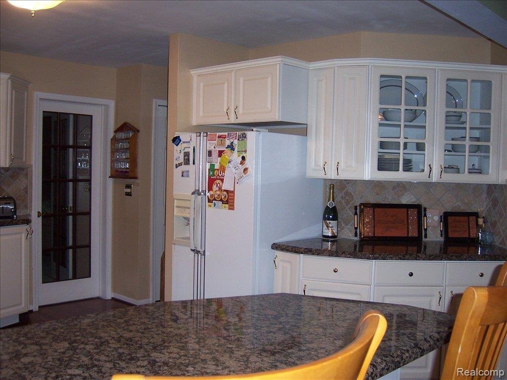 1951 West View Trail Howell, MI 48843 - Photo 8 of 16 Kitchen4