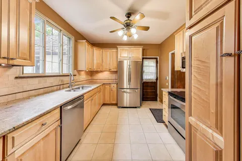 $849,000 | 835 Yale Lane, Highland Park, IL 60035