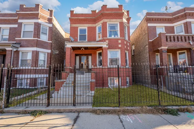 $569,999 | 921 North Drake Avenue, Chicago, IL 60651