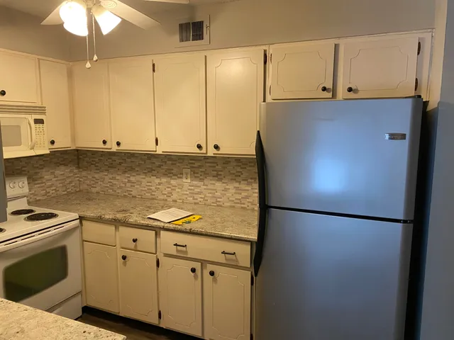 $1,500 | 5696 Quince Road, Unit 7, Memphis, TN 38119