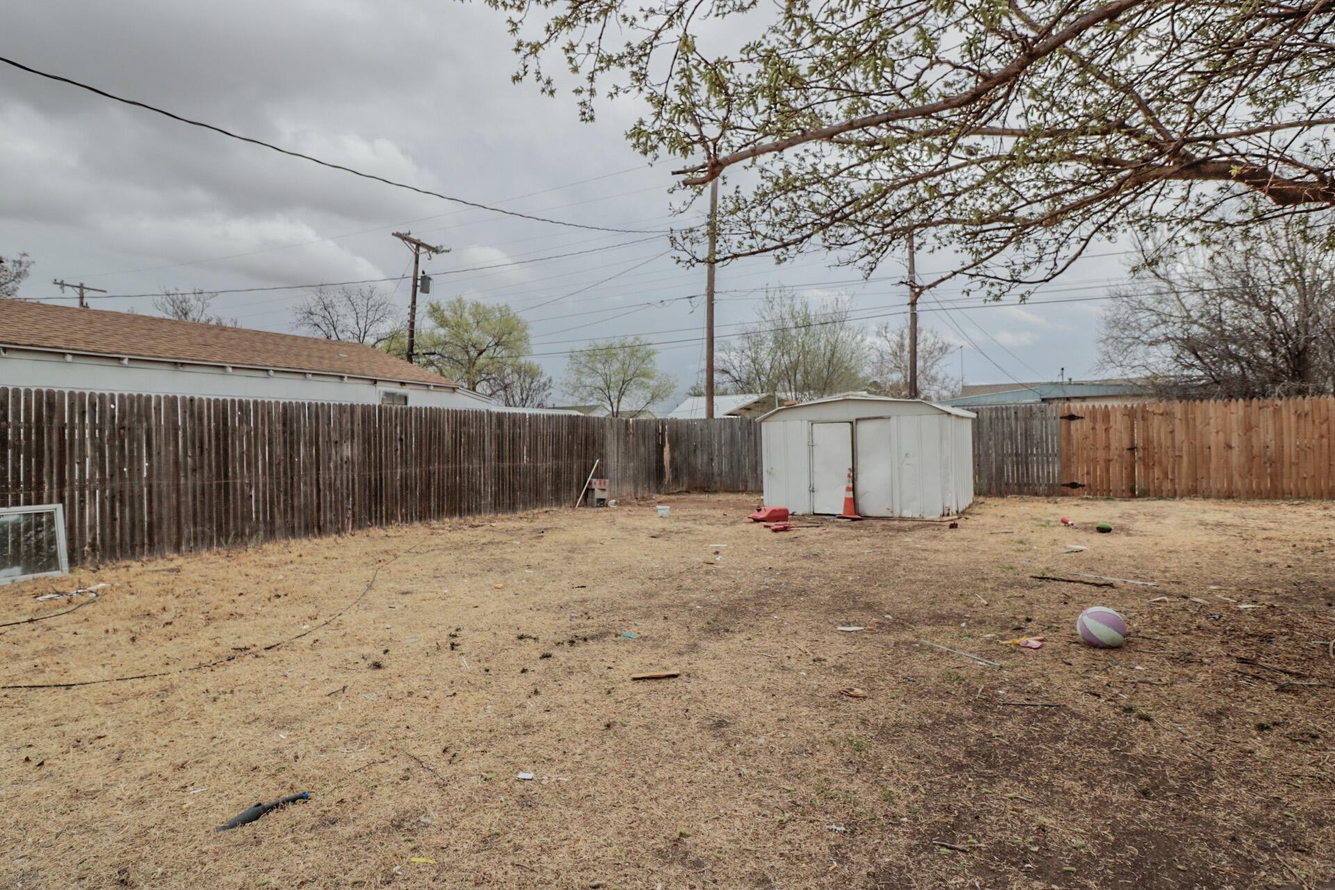 2509 36th Street Lubbock, TX 79413 - Photo 9 of 9 a backyard of a house
