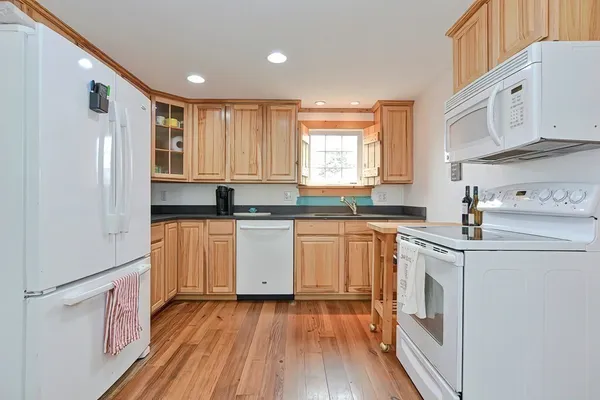 $689,000 | 8 Woodwards Lane, Taunton, MA 02780