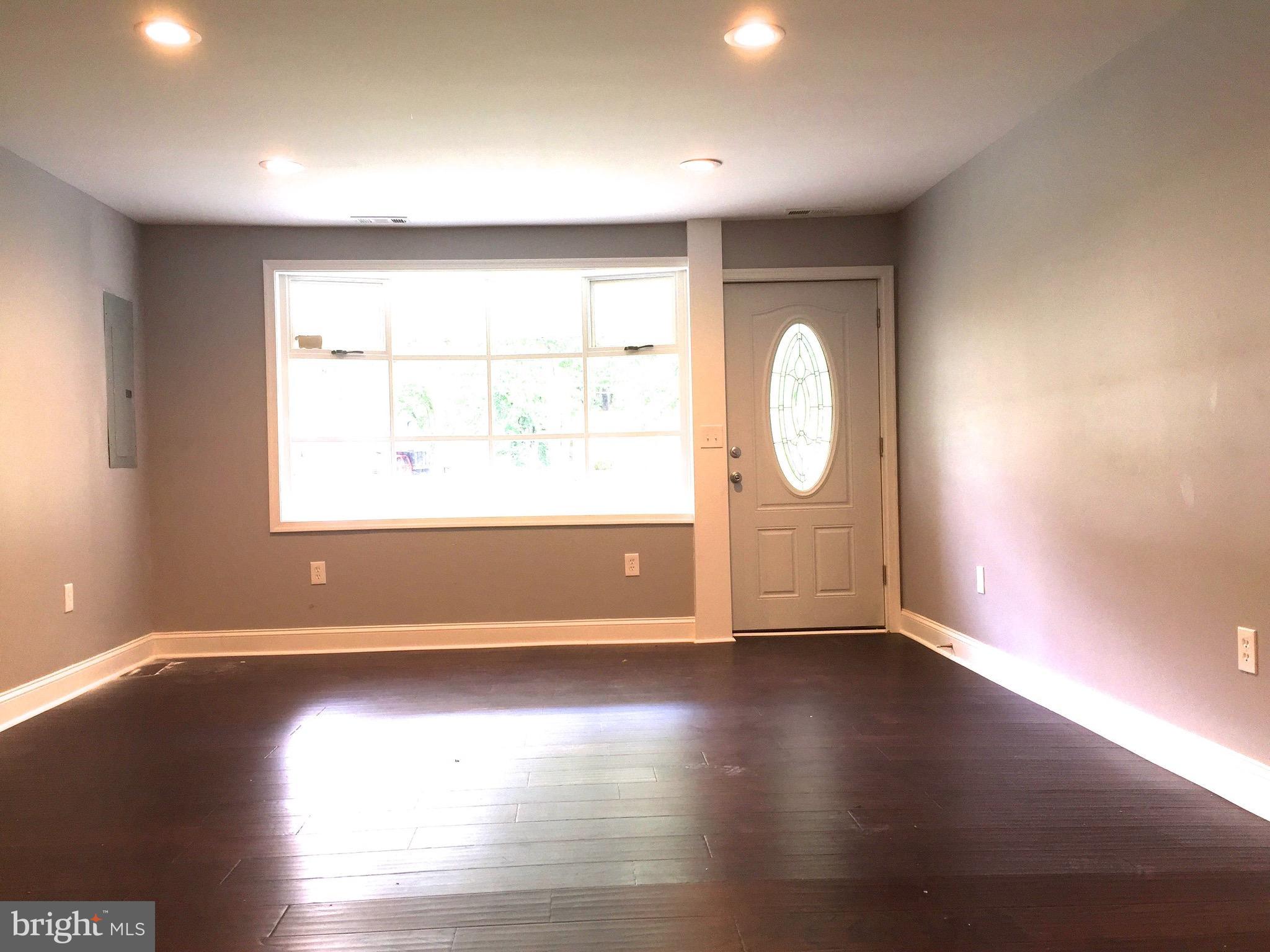 500 Biddle Road Accokeek, MD 20607 - Photo 5 of 26 Living Room