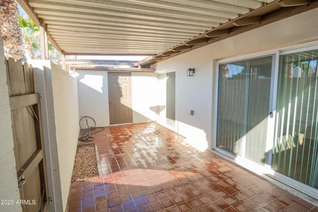 a view of backyard of the house