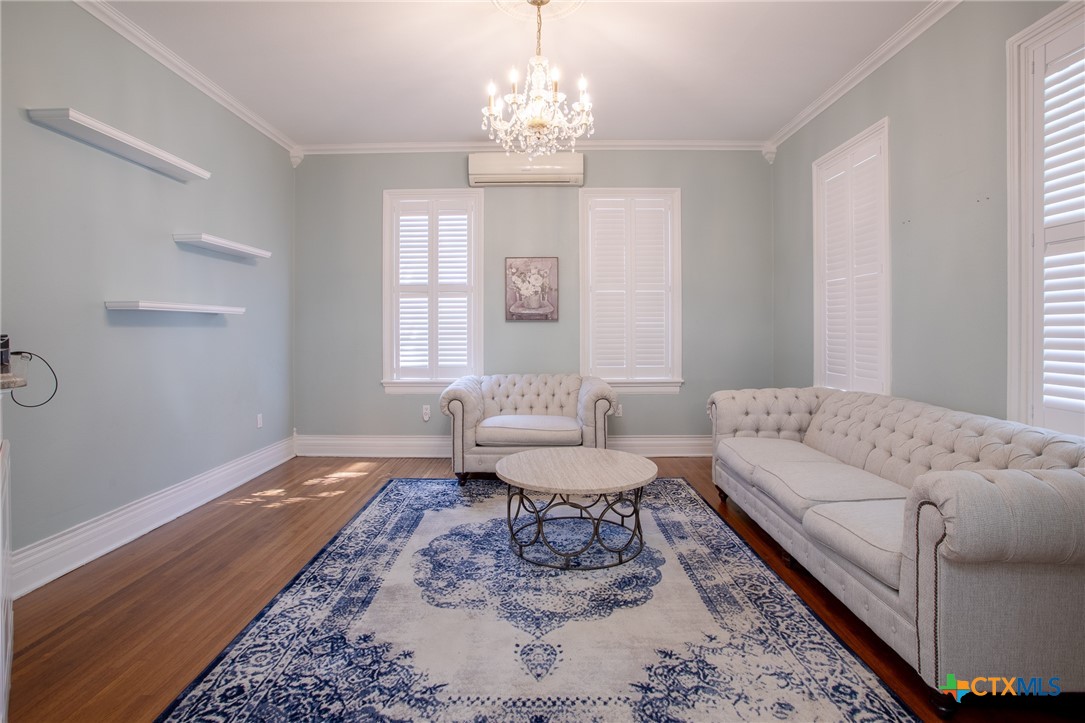 308 South Liberty Street Victoria, TX 77901 - Photo 5 of 39