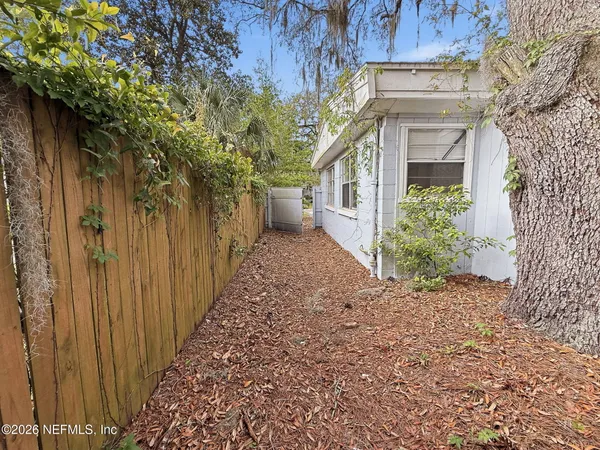 a view of a pathway with a house