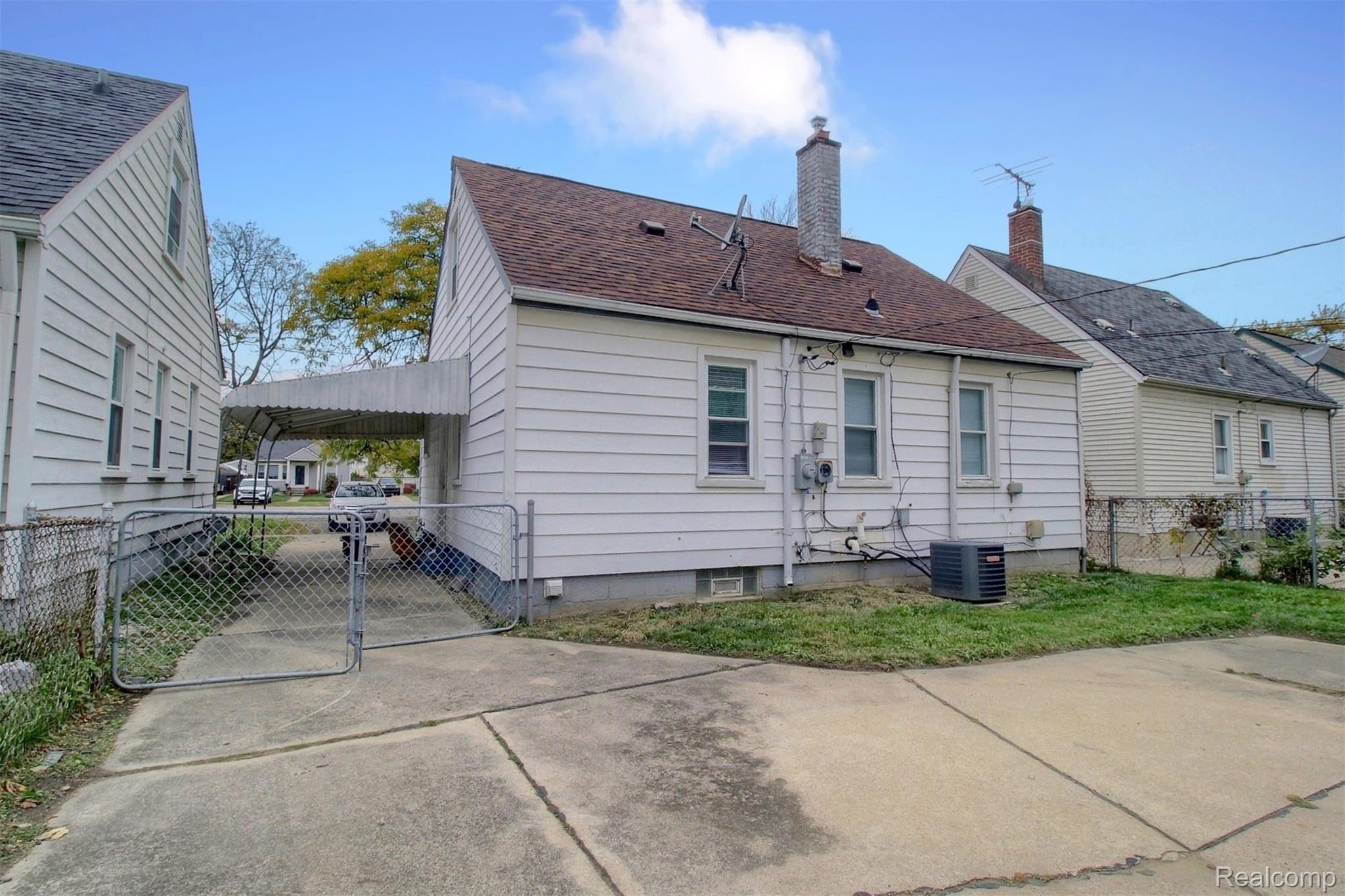 6587 Pelham Road Allen Park, MI 48101 - Photo 21 of 23 26-Rear 2nd View.jpg
