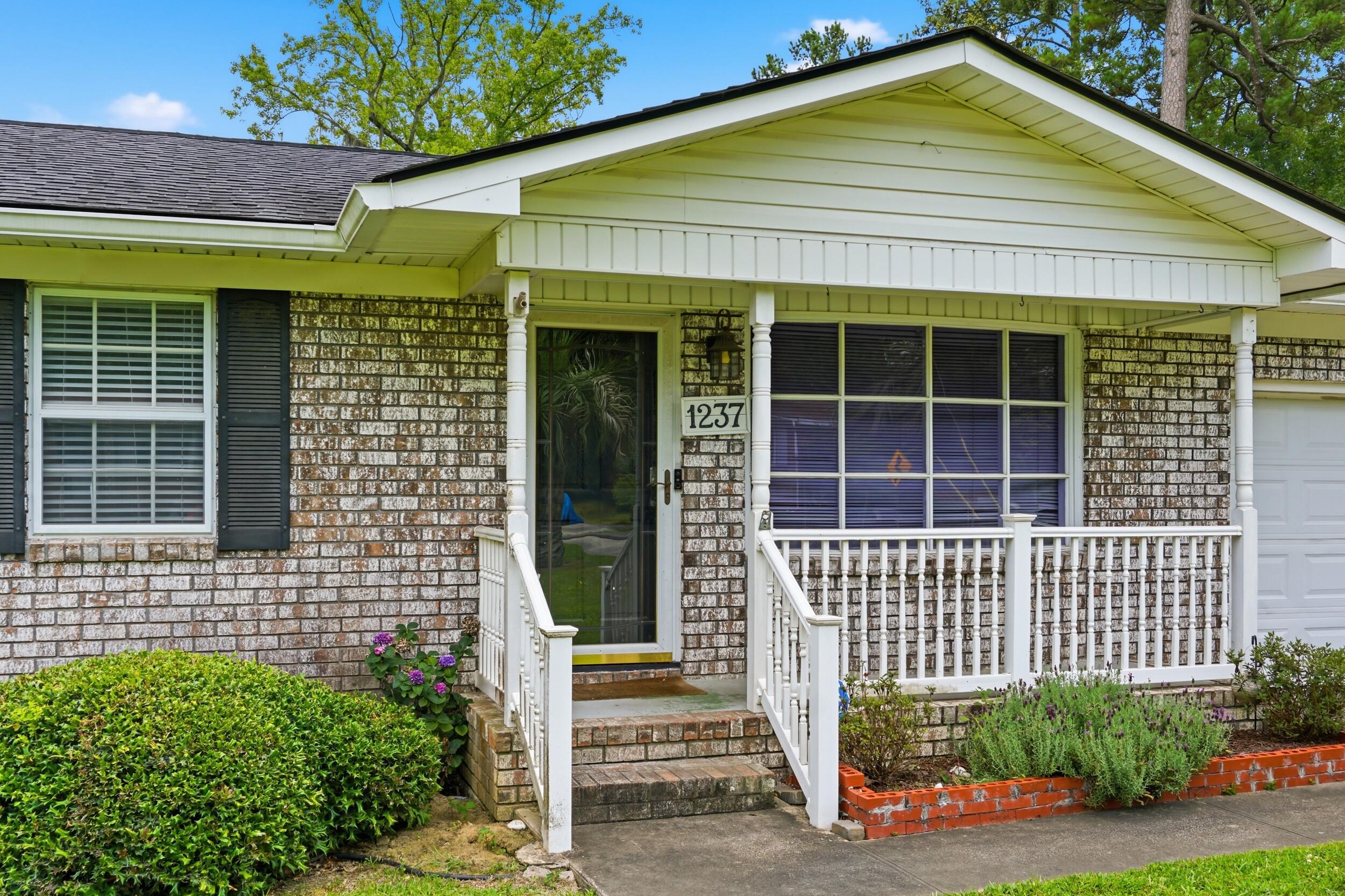 1237 Redeemer Drive Hanahan, SC 29410 - Photo 5 of 49