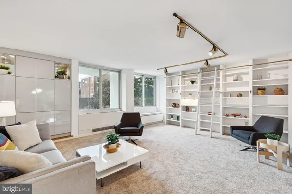 $309,000 | 604 South Washington Square, Unit 105, Philadelphia, PA 19106