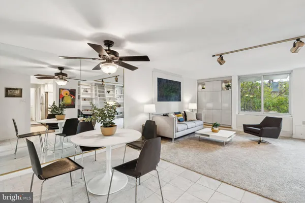 $309,000 | 604 South Washington Square, Unit 105, Philadelphia, PA 19106