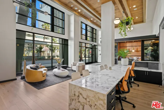 $4,195 | 250 East Broadway, Unit 538, Long Beach, CA 90802