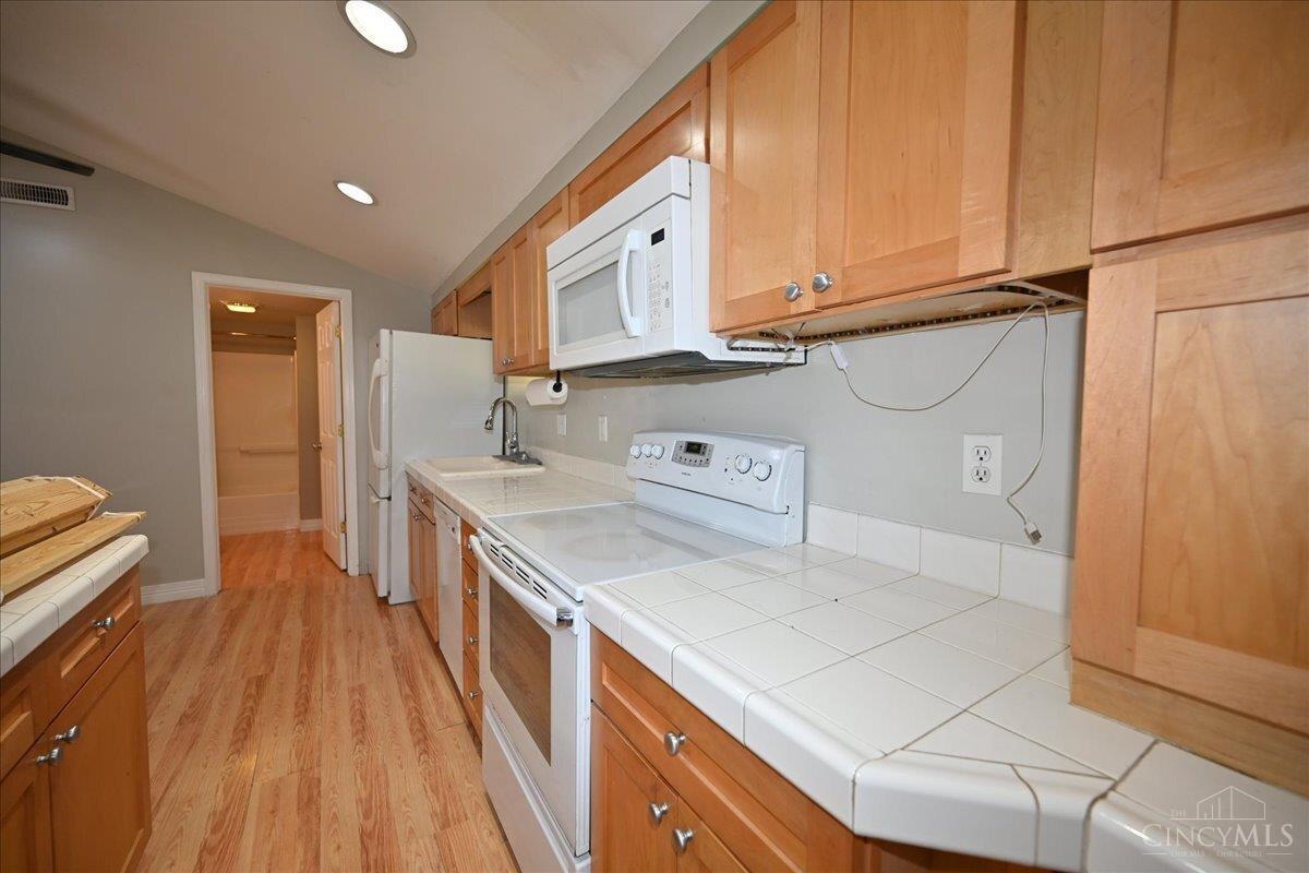 10379 Burlington Road Cincinnati, OH 45231 - Photo 7 of 44 Gallery Image 7