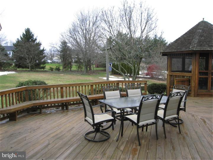 2031 Spring Valley Road Lansdale, PA 19446 - Photo 16 of 20 Deck