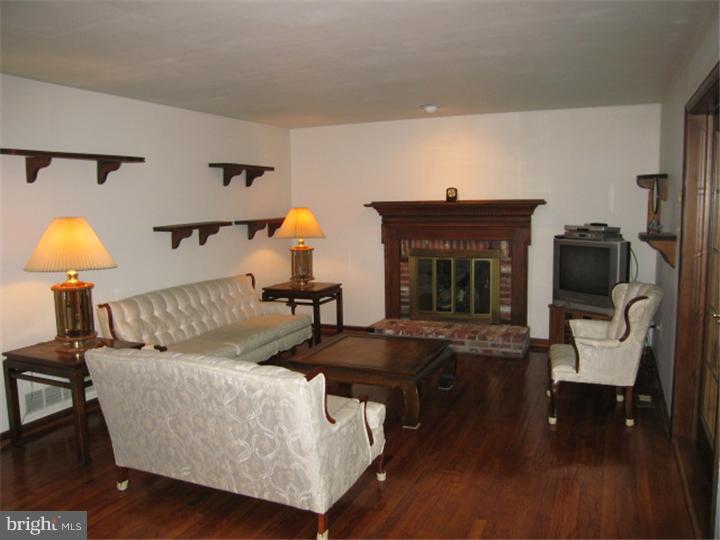 2031 Spring Valley Road Lansdale, PA 19446 - Photo 5 of 20 Family Room