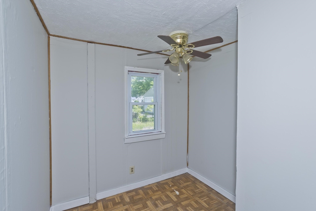 135 Lucerne Road Springfield, MA 01119 - Photo 26 of 40