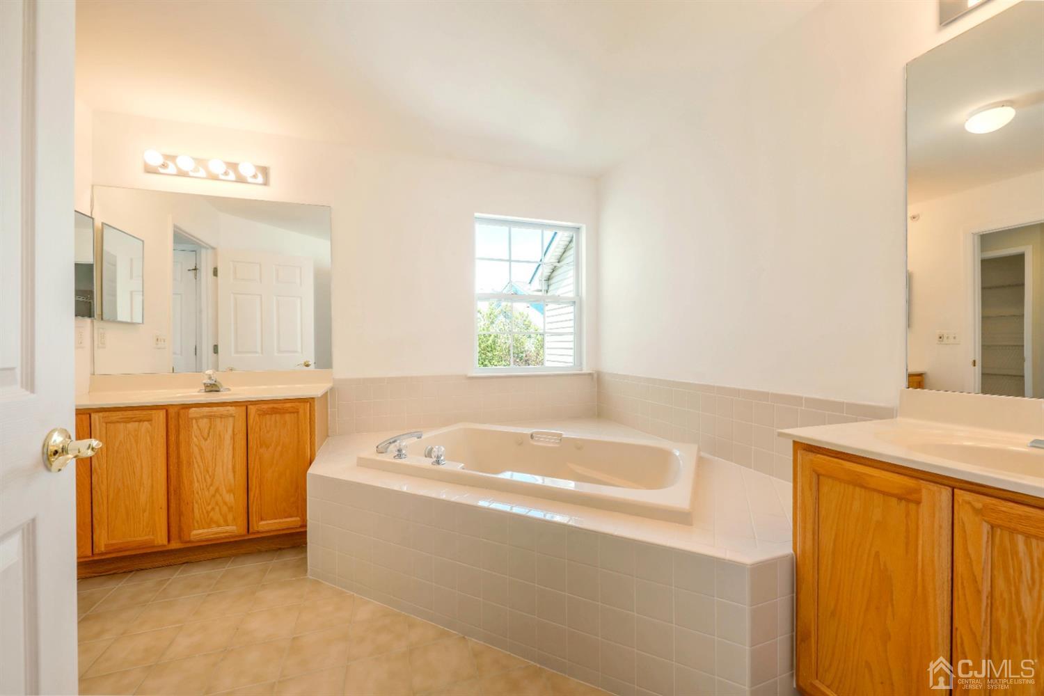9 Inverness Drive Edison, NJ 08820 - Photo 12 of 19 Gallery Image 12