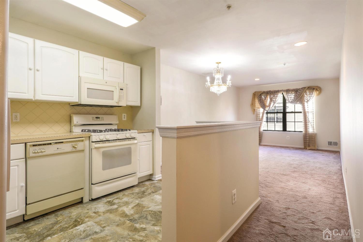 9 Inverness Drive Edison, NJ 08820 - Photo 3 of 19 Gallery Image 3
