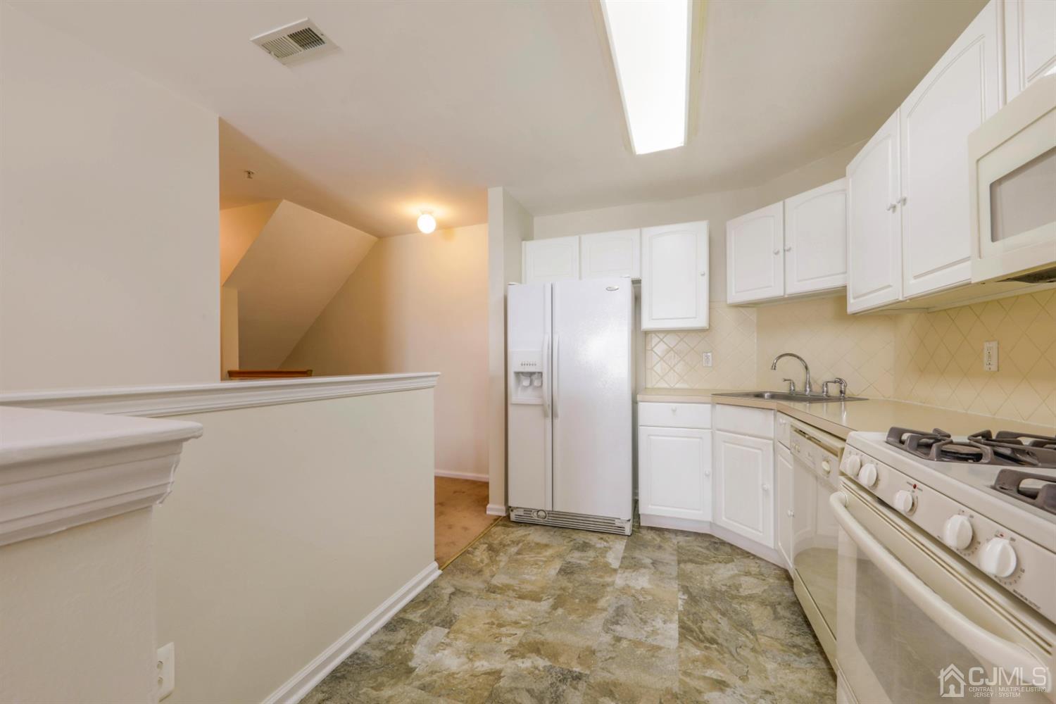 9 Inverness Drive Edison, NJ 08820 - Photo 4 of 19 Gallery Image 4