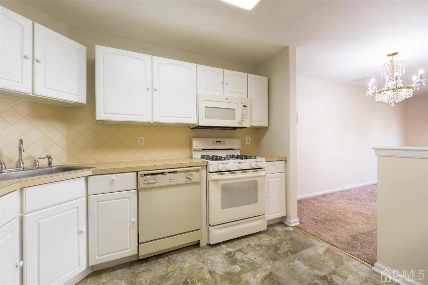 9 Inverness Drive Edison, NJ 08820 - Photo 5 of 19 Gallery Image 5