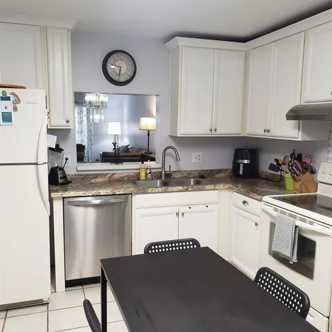 $2,500 | 108 Pinehurst Drive, Bradenton, FL 34210